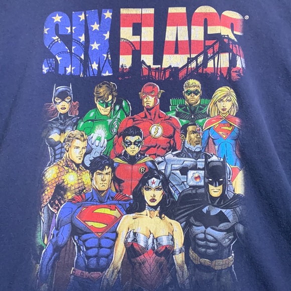DC JUSTICE LEAGE SIX FLAGS Tee 🔥 - Picture 1 of 7